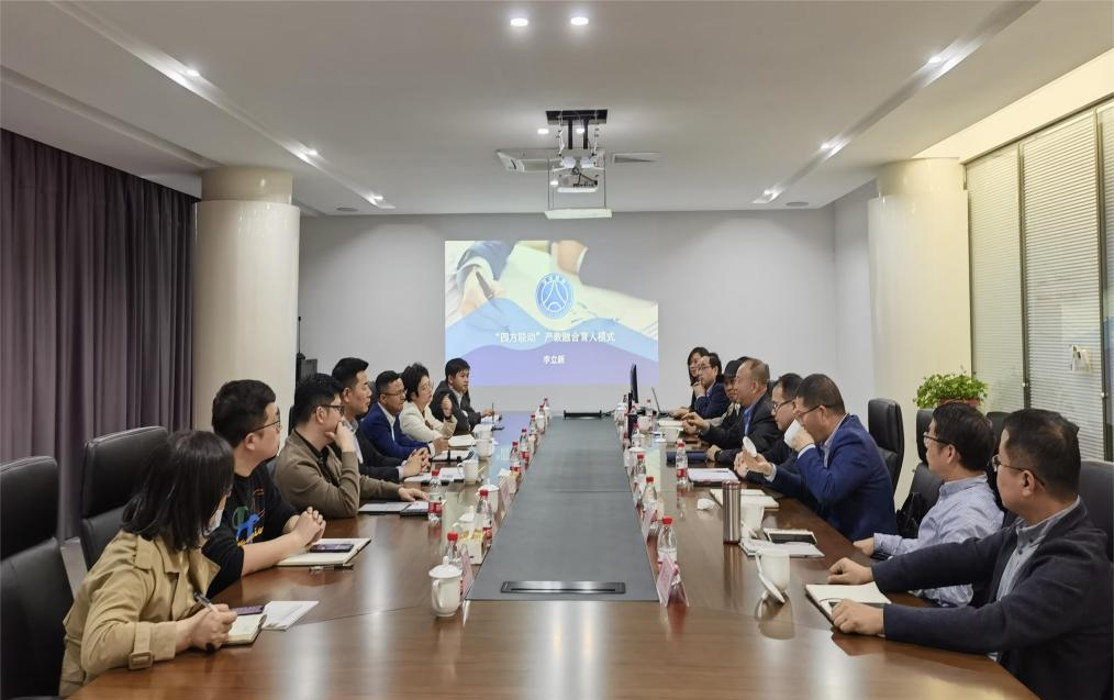 海寧市市委常委、組織部部長呂忠飛等領(lǐng)導(dǎo)一行 調(diào)研&ldquo;四方聯(lián)動&rdquo;產(chǎn)教融合育人模式和探討海寧產(chǎn)業(yè)學(xué)院建設(shè)