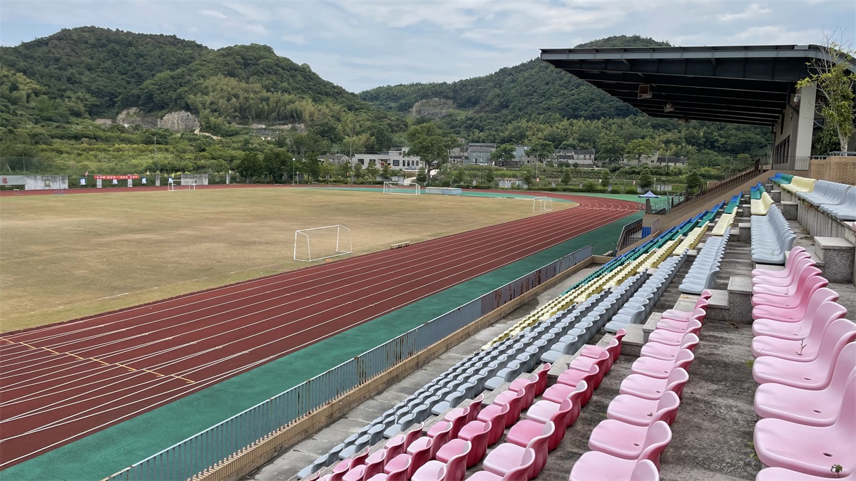 1664242838104352.jpg 足球場.jpg